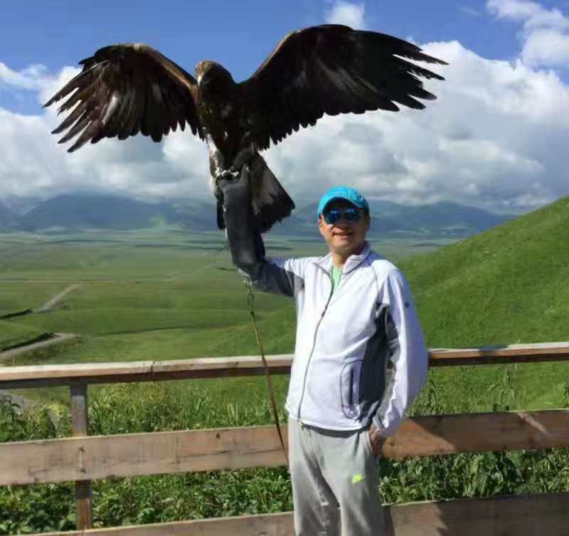 怀抱清风的第一张照片--大连相亲服务中心