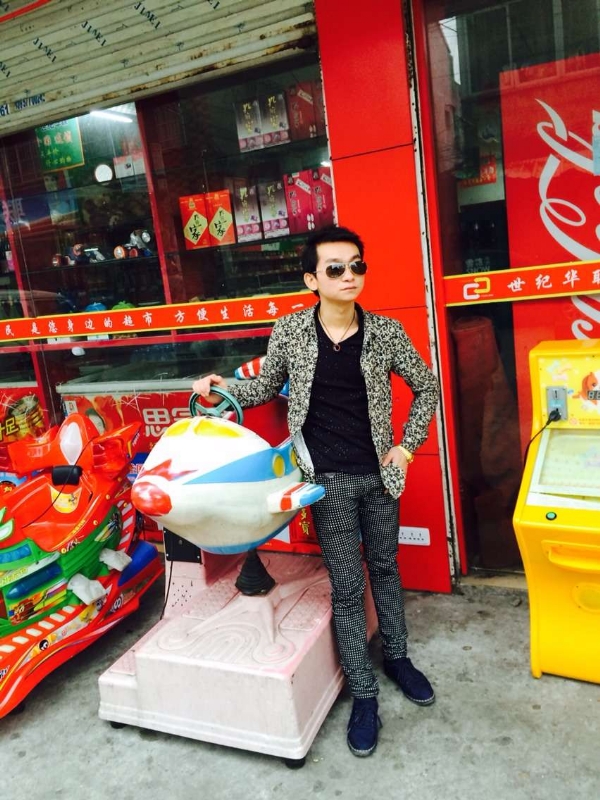 阳光帅气男嘉宾的第一张照片--大连相亲服务中心