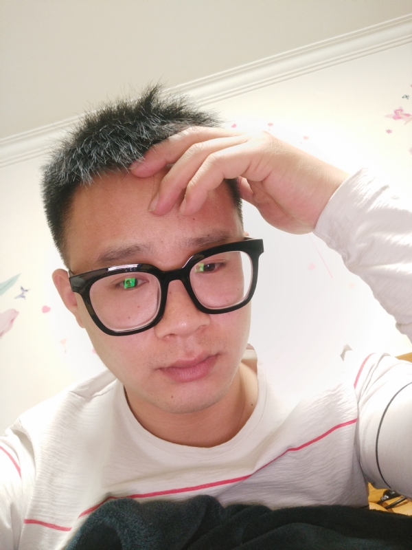 华灯初上的夜晚的第一张照片--大连相亲服务中心