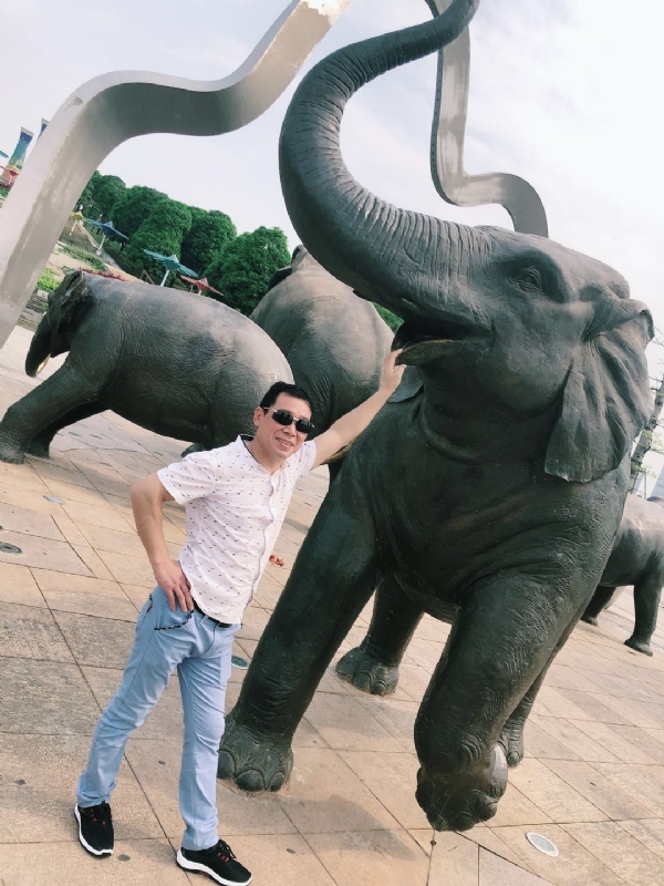 朝望大海的第三张照片--大连相亲服务中心