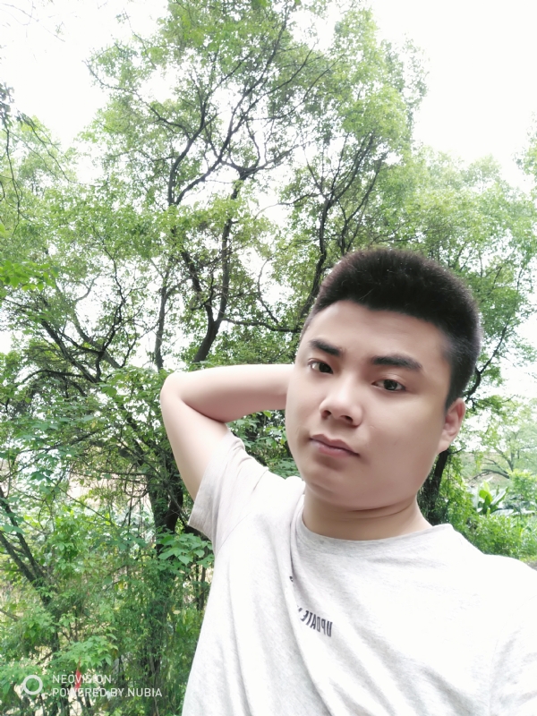 黄帅哥的第一张照片--大连相亲服务中心