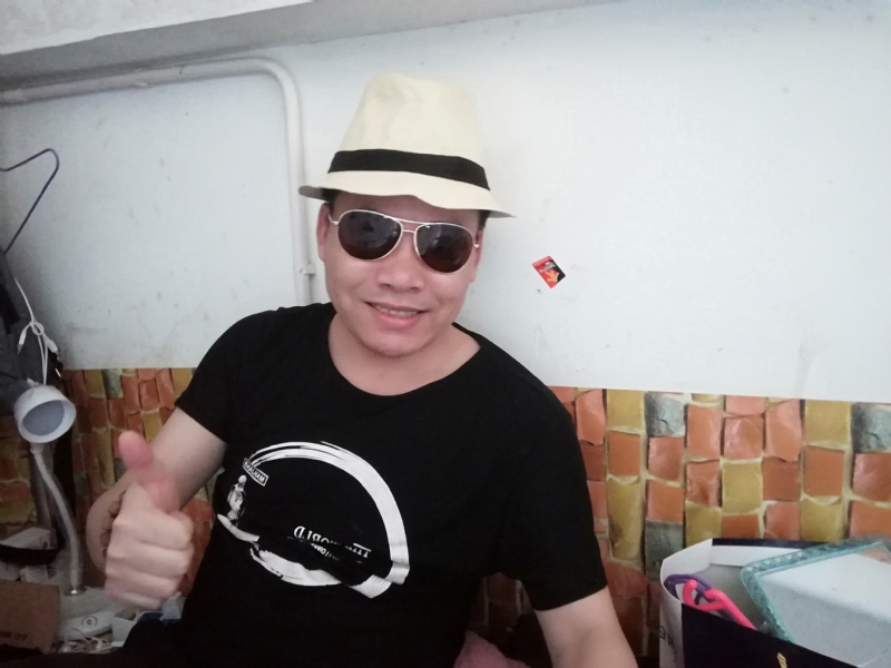 艰难爱情的第一张照片--大连相亲服务中心