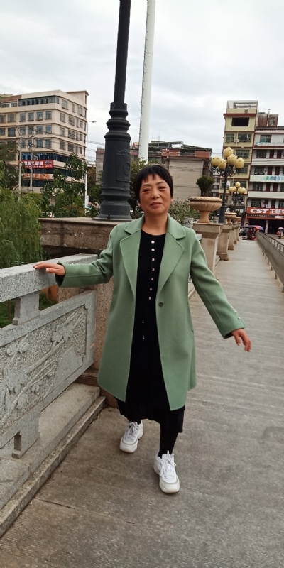 小玲的第一张照片--大连相亲服务中心