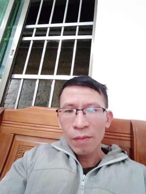 奋斗的第一张照片--大连相亲服务中心