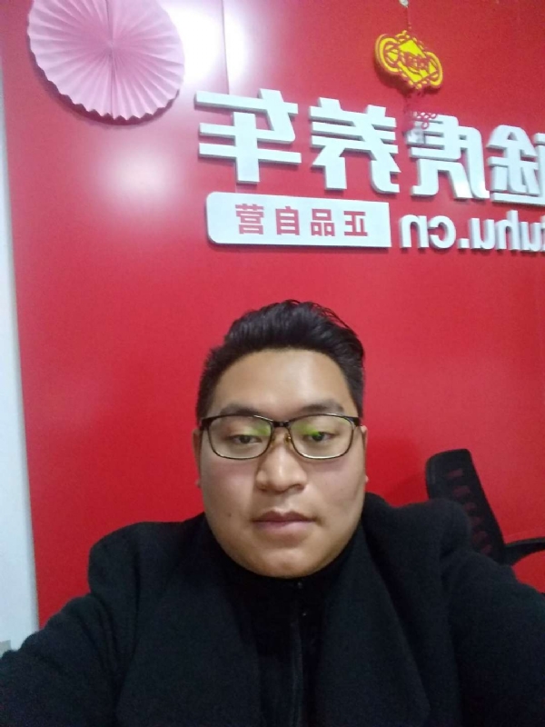 向上倾斜45度的第一张照片--大连相亲服务中心