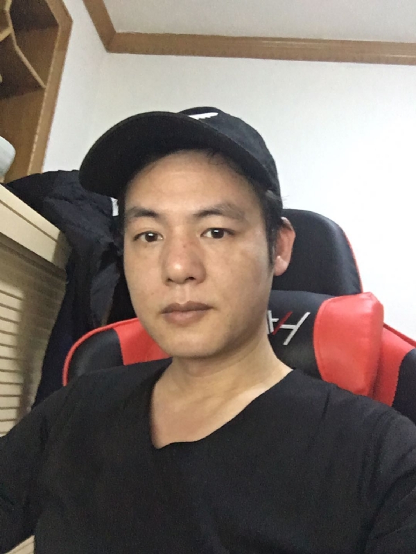 扛枪打鸟的第一张照片--大连相亲服务中心