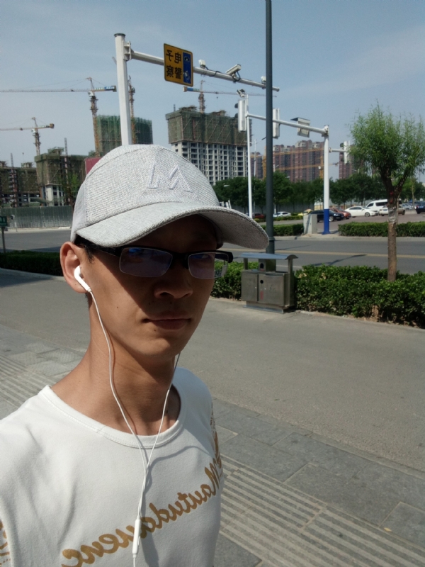 挥一挥手什么都没有的第一张照片--大连相亲服务中心