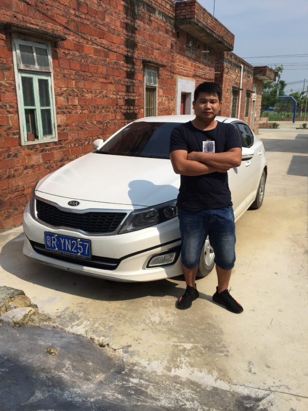 独坐街头的第二张照片--大连相亲服务中心