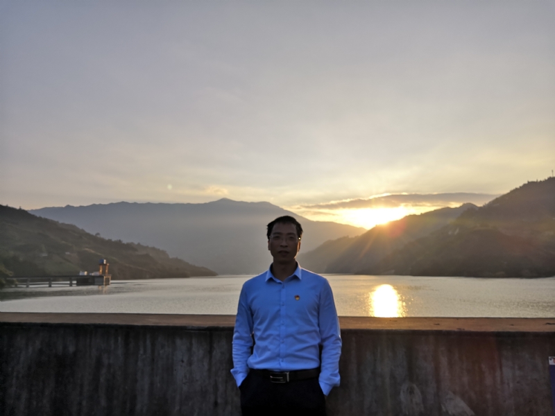 庸人自扰的第一张照片--大连相亲服务中心