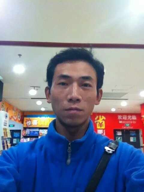 青草地溪水边的第一张照片--大连相亲服务中心