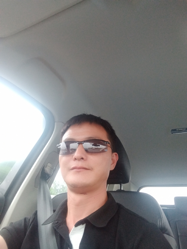 孤独的男人的第二张照片--大连相亲服务中心