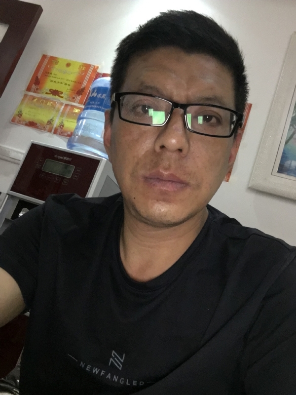 牵手的第三张照片--大连相亲服务中心