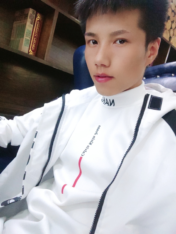 梁辞的第二张照片--大连相亲服务中心