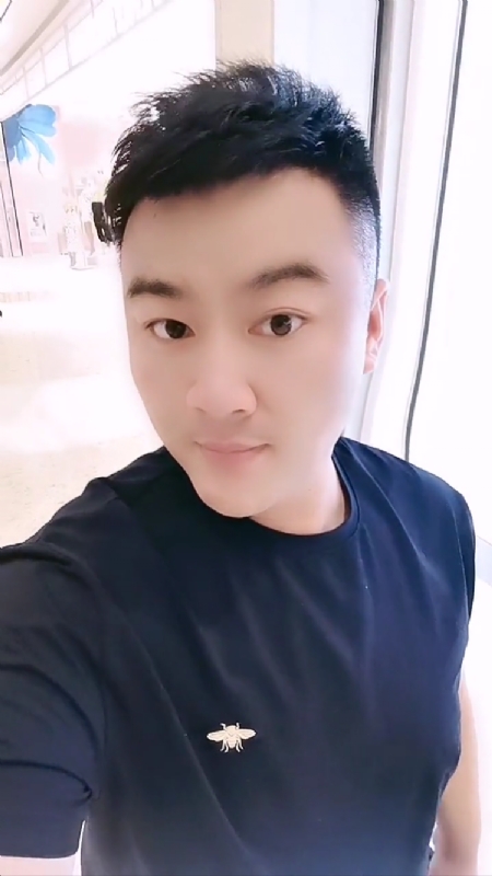 微风徐徐的第一张照片--大连相亲服务中心