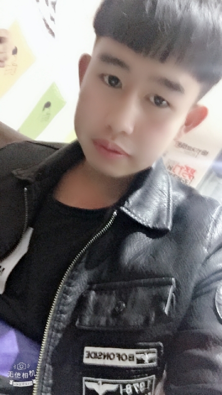 军绿色的第一张照片--大连相亲服务中心