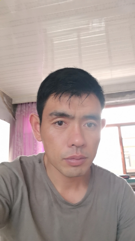 小草莓1981的第一张照片--大连相亲服务中心