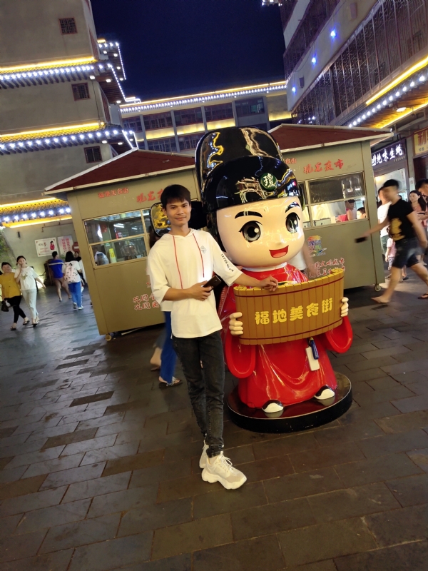 圆嘟嘟的瘦子的第一张照片--大连相亲服务中心