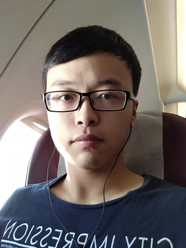 在水一方的第二张照片--大连相亲服务中心