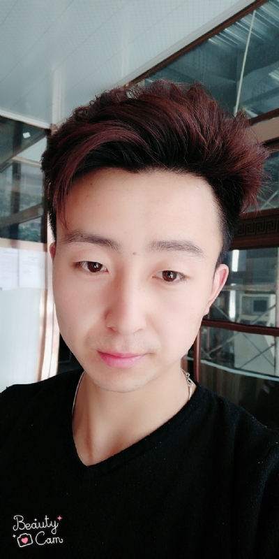 拼命微笑的第三张照片--大连相亲服务中心