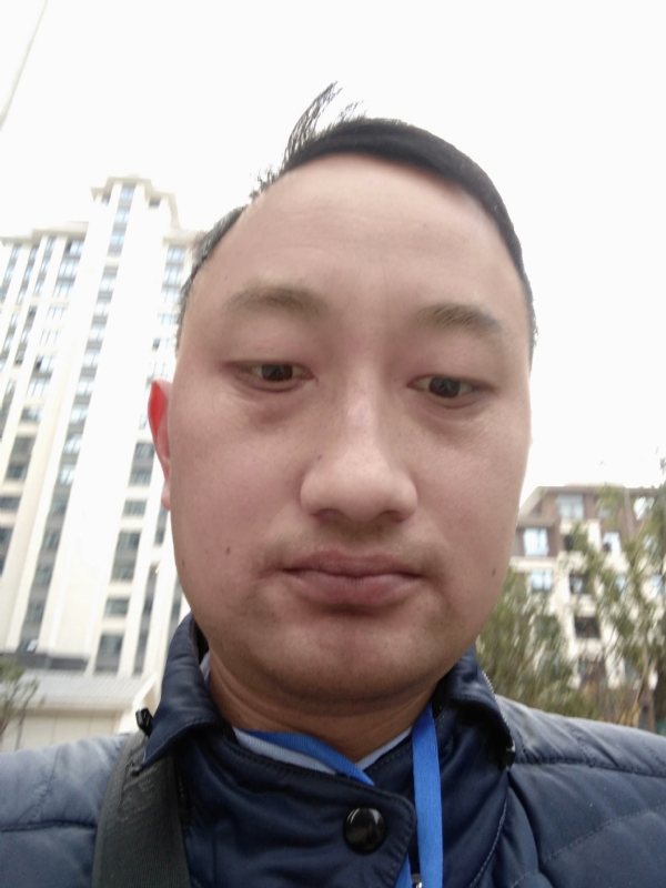 老男人的第一张照片--大连相亲服务中心