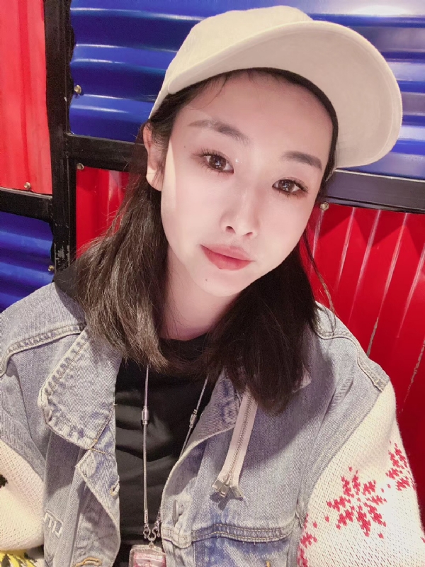 玲珑的第一张照片--大连相亲服务中心