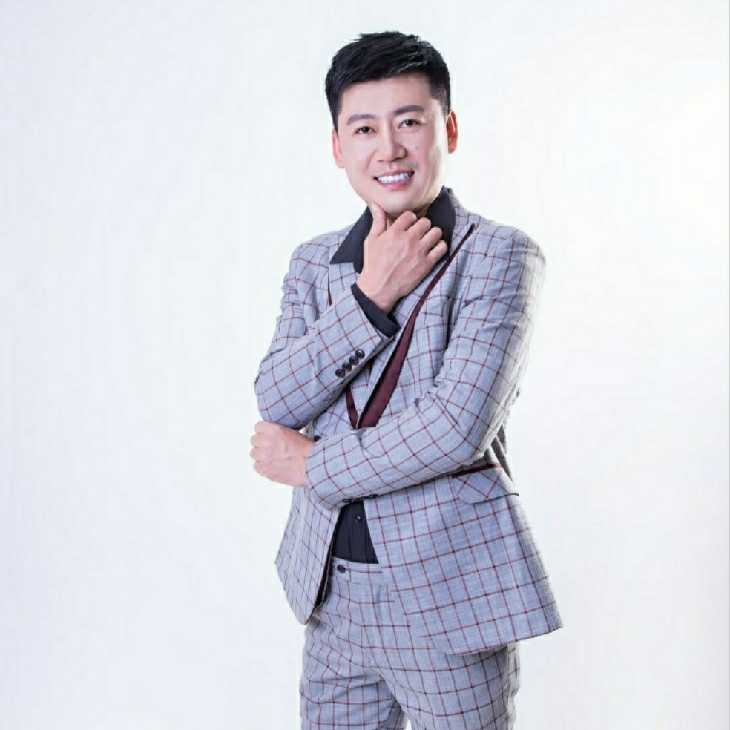 屋顶拾荒人的第一张照片--大连相亲服务中心