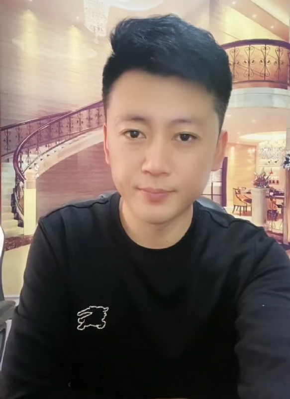 屋顶拾荒人的第三张照片--大连相亲服务中心