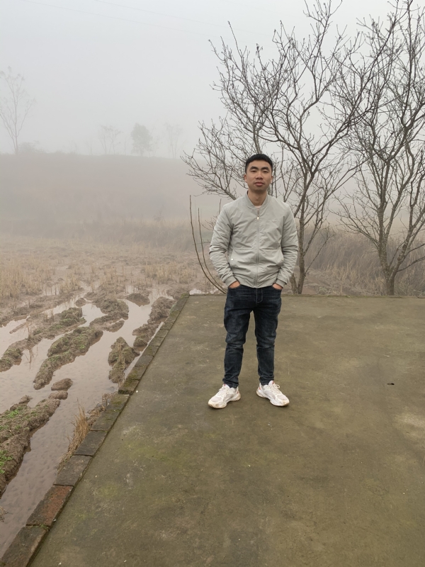 迷路的小猪的第一张照片--大连相亲服务中心