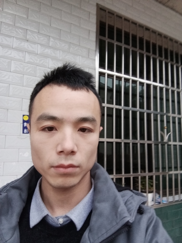 笑得那么开心的第一张照片--大连相亲服务中心