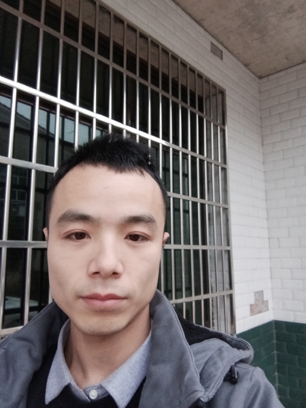 笑得那么开心的第三张照片--大连相亲服务中心