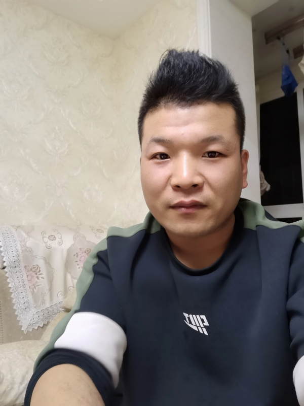 小猪猪的第一张照片--大连相亲服务中心