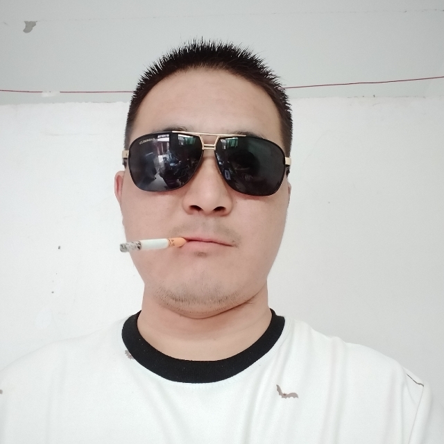 白伟伟的第一张照片--大连相亲服务中心