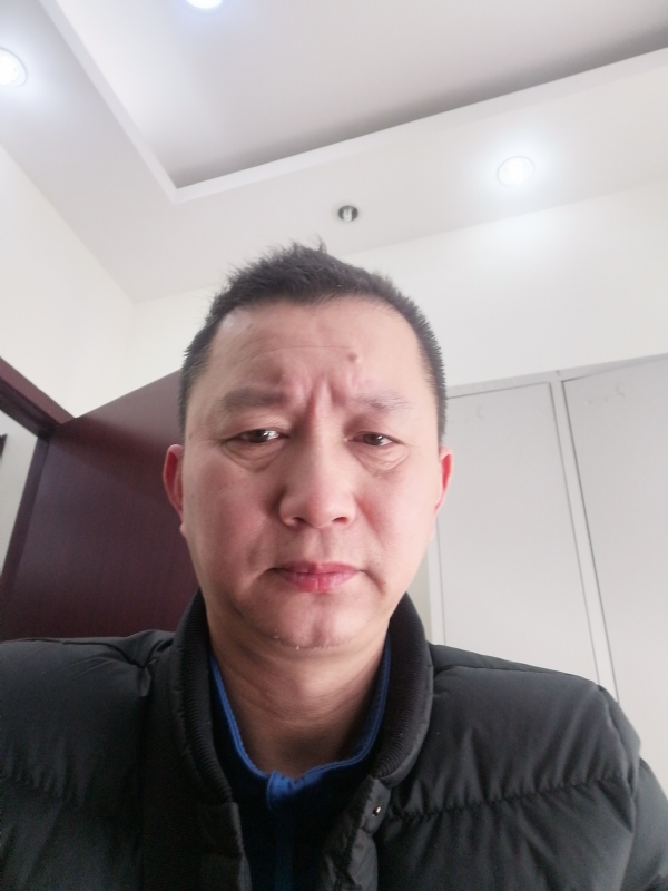 相视而笑的第一张照片--大连相亲服务中心