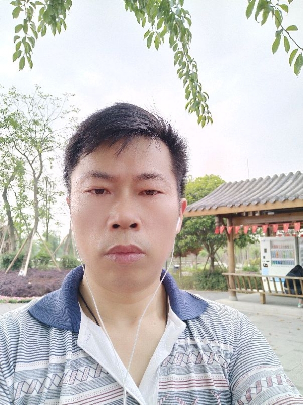 一个人的孤单的第一张照片--大连相亲服务中心