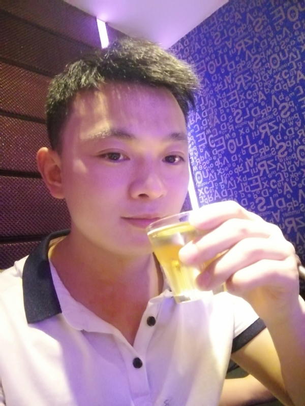 幸福的拥抱的第一张照片--大连相亲服务中心