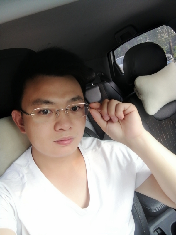 幸福的拥抱的第二张照片--大连相亲服务中心