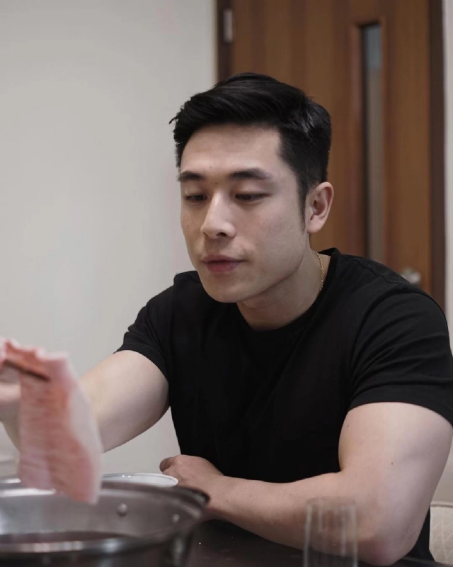 李浩泓的第一张照片--大连相亲服务中心