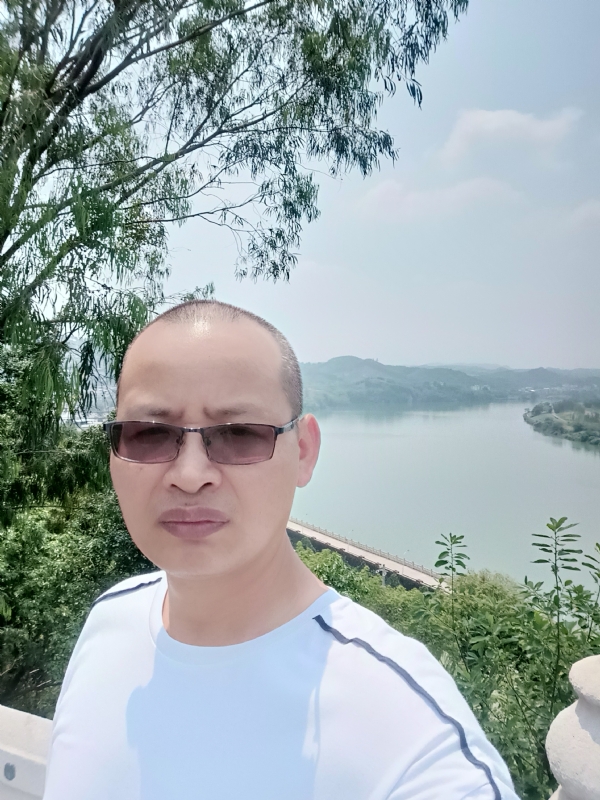 随缘随性的第一张照片--大连相亲服务中心