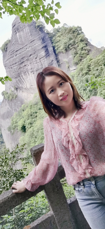 花开半夏的第二张照片--大连相亲服务中心