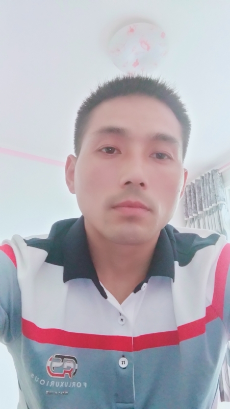 染红尘世的第二张照片--大连相亲服务中心