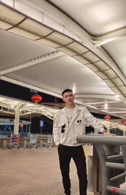 猕猴的第一张照片--大连相亲服务中心