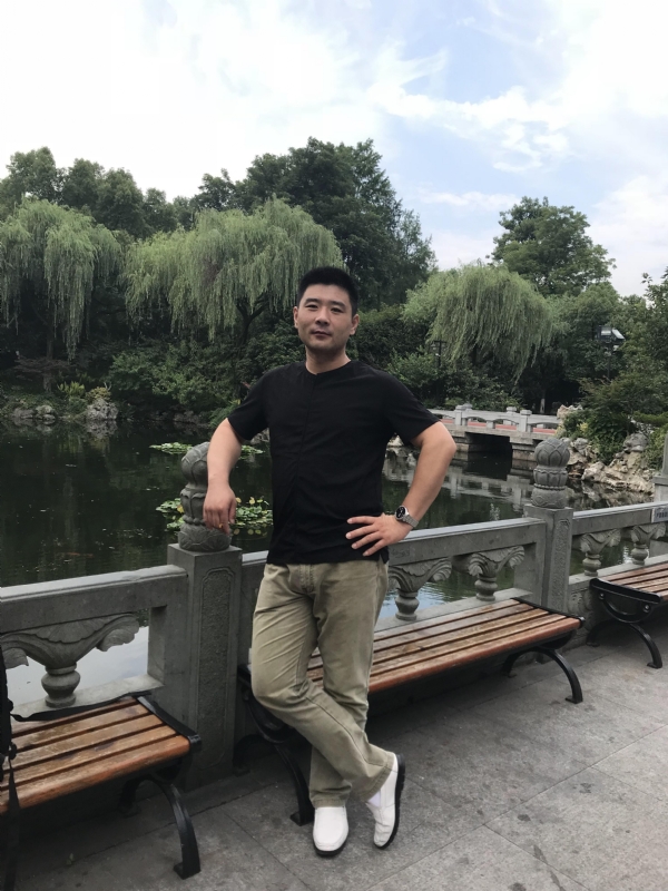 未来可期的第一张照片--大连相亲服务中心