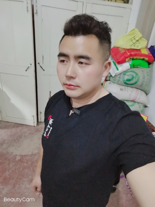 阿杰的第一张照片--大连相亲服务中心