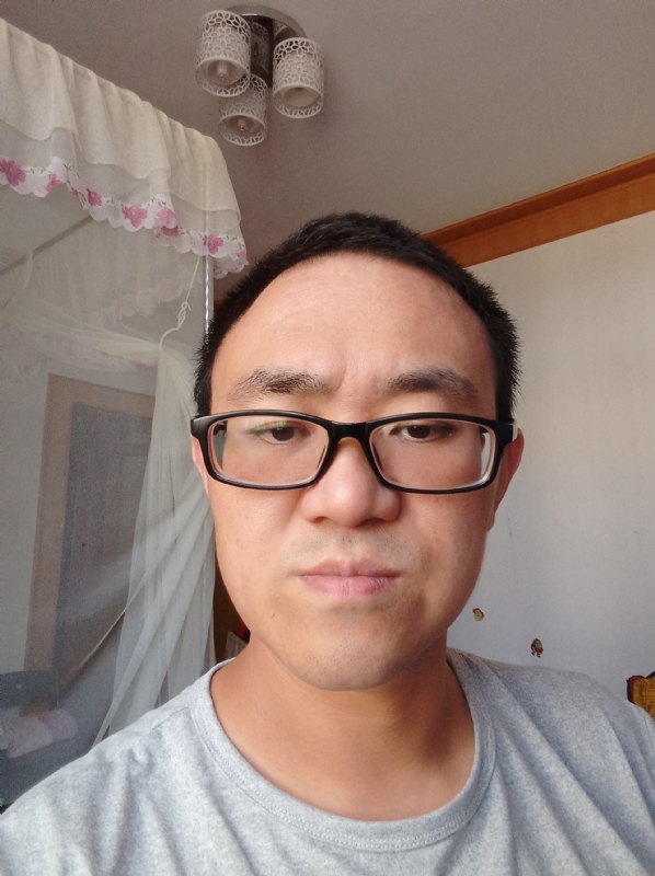 小涨常鸿的第一张照片--大连相亲服务中心