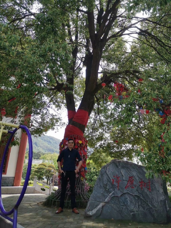 霸气的第一张照片--大连相亲服务中心