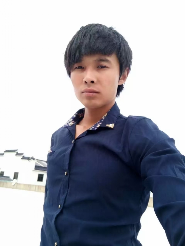 庸人自扰的第一张照片--大连相亲服务中心