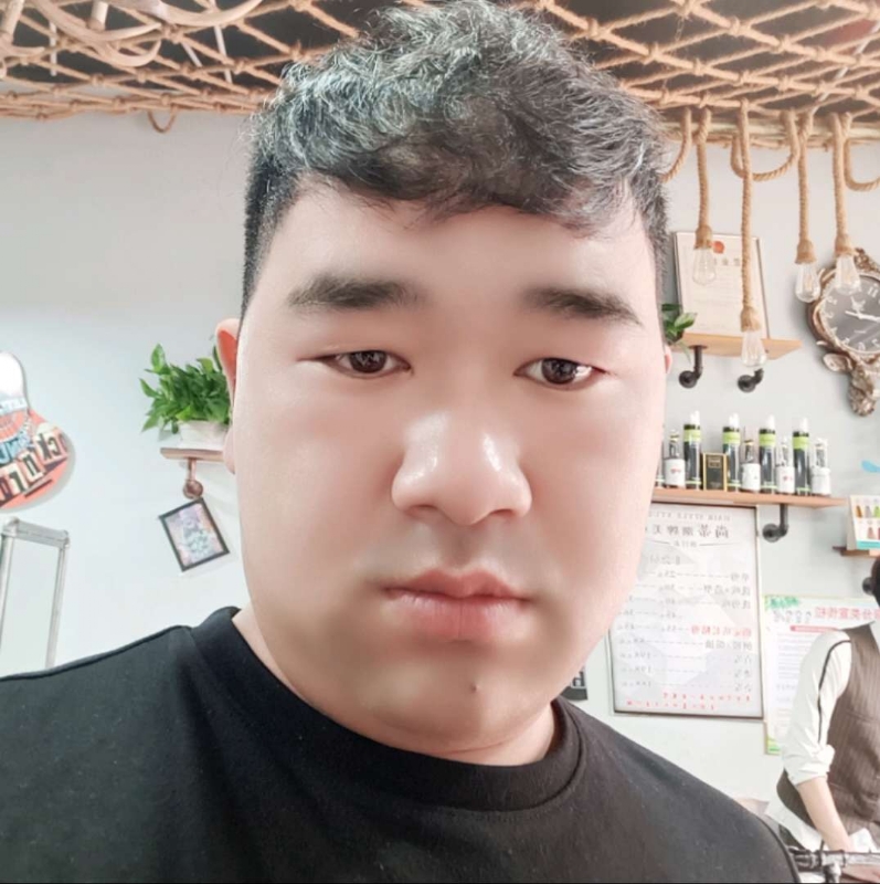 田野小伟的第一张照片--大连相亲服务中心