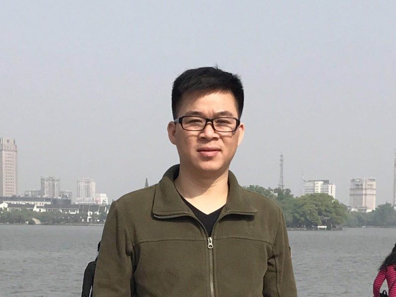 孔雀鱼的第一张照片--大连相亲服务中心