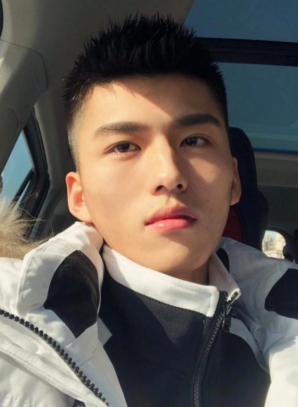 飞翔的第一张照片--大连相亲服务中心