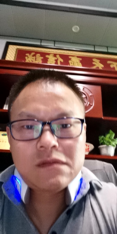 模具工匠的第一张照片--大连相亲服务中心